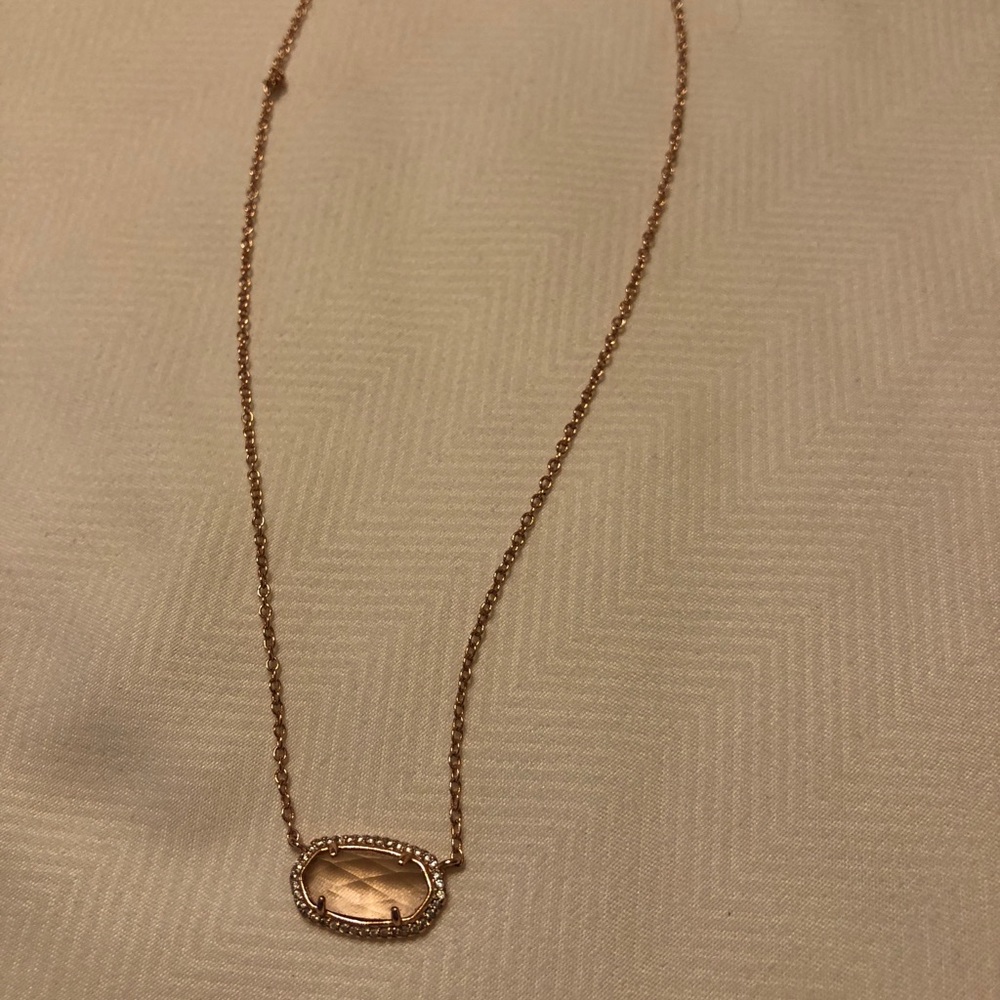 Kendra Scott Necklace !!